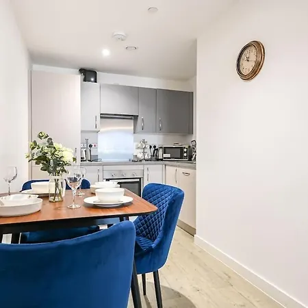 Stylish & Spacious Salford Quays One Bedroom High Floor With Balcony Apartman *