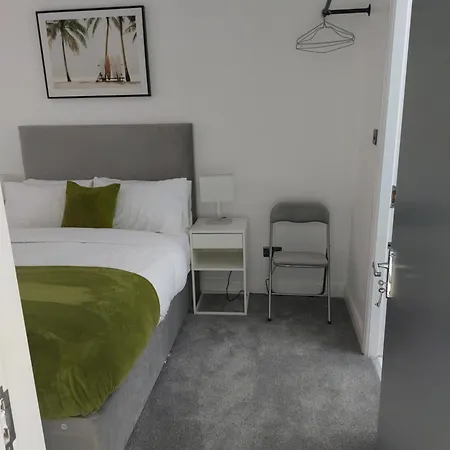 Bankwell Street Two Bedroom -apartment With Parking Apartament
