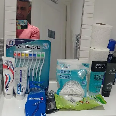 Free Car Park And Walk To Coop, Etihad , Piccadilly,free Snacks Проживание в семье Манчестер