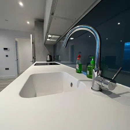 Cozy 2 Bed Flat Free Parking, City Centre Apartment *