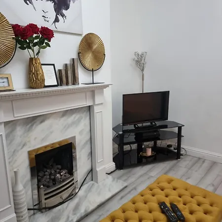Gorgeous Stylish Cheri Victorian House In * Манчестер