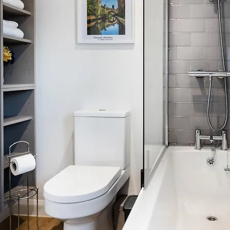Feriehus The Heart - Cosy 3 Bedroom House With Double Driveway And Garden In