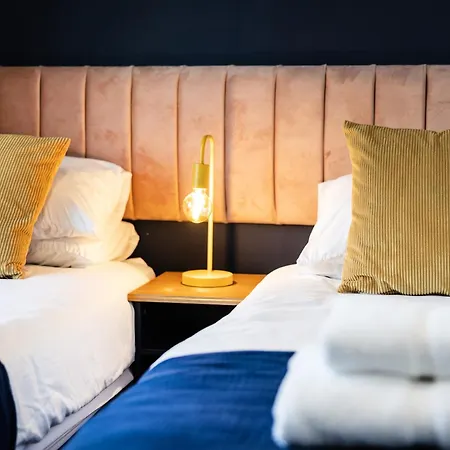 The Heart - Cosy 3 Bedroom House With Double Driveway And Garden In בית נופש *