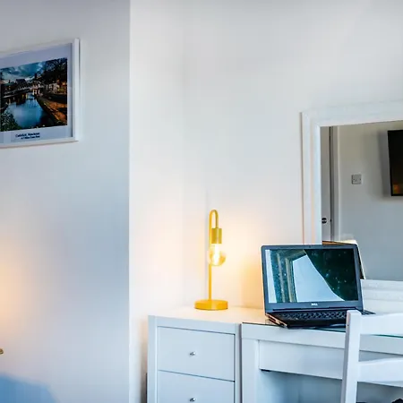 The Heart - Cosy 3 Bedroom House With Double Driveway And Garden In בית נופש *