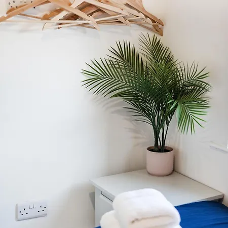 The Heart - Cosy 3 Bedroom House With Double Driveway And Garden In * Manchester