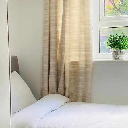 Homestay Modern, Stylish And Central *