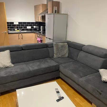 Eaglet 2 Bedroom Luxury Near Etihad Staduim *
