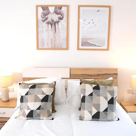 By Bevolve - Free Parking Casa de Férias