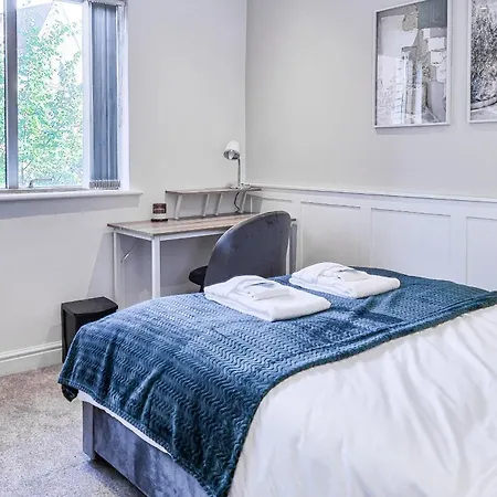 Апартаменты Bright 2 Bedroom With Balcony In Centre *