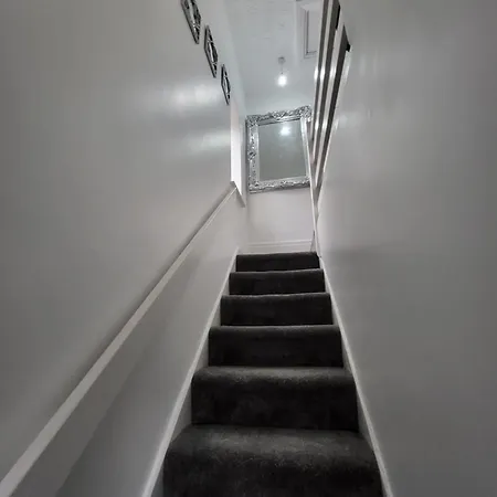 Serene 3br With Free Parking マンチェスター