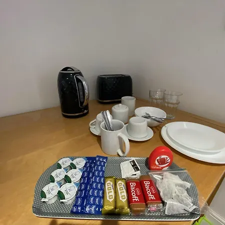 Modern With Private Entrance * Manchester