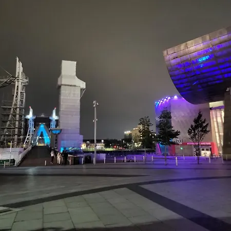 Luxury 2 Bed On River, Wifi, Parking, Garden