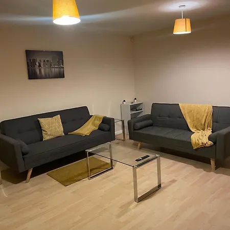 度假居 Amila House Manchester, Modern, Spacious, Sleeps 9 With Parking