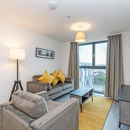 Insignia By Guestz * マンチェスター