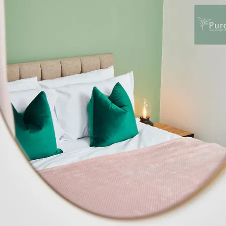 Stylish 5-bedroom Retreat Sleeps 9 By Purestay 別荘 マンチェスター