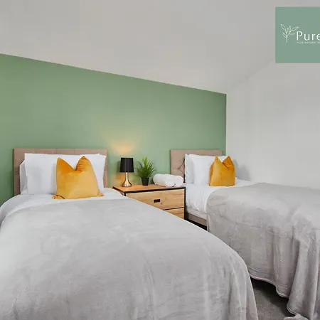 Stylish 5-bedroom Retreat Sleeps 9 By Purestay 別荘 マンチェスター