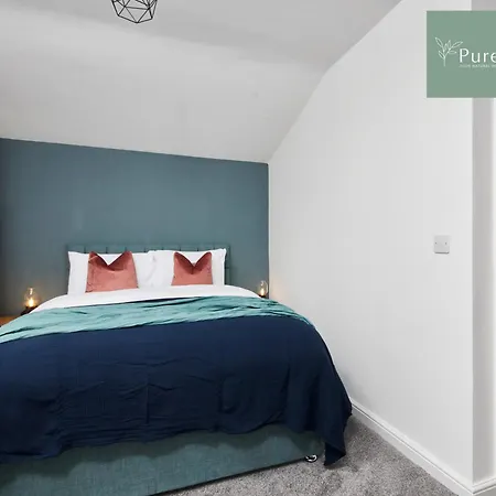 Luxury 5-bedroom House Sleeps 9 With Private Garden By Purestay * مانشستر