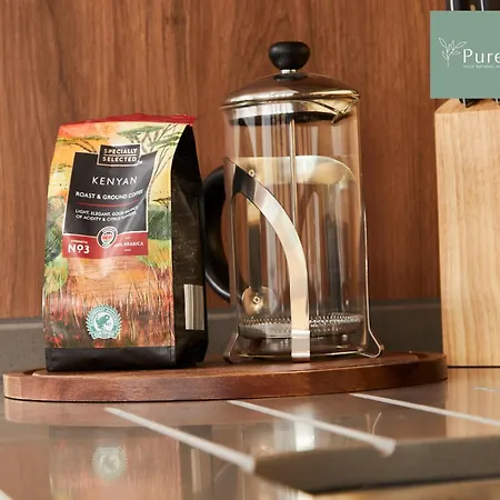 Luxury 5-bedroom House Sleeps 9 With Private Garden By Purestay بيت للعطل