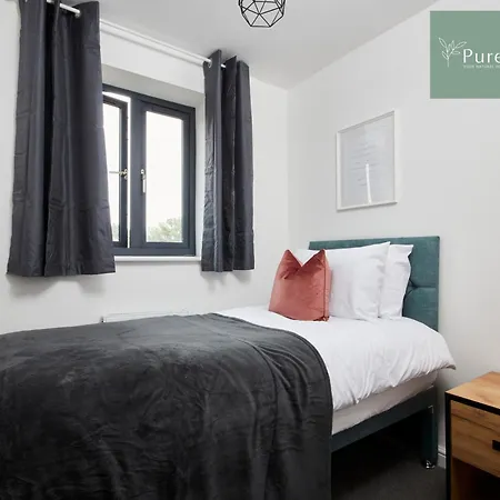 Nyaraló Luxury 5-bedroom House Sleeps 9 With Private Garden By Purestay Manchester