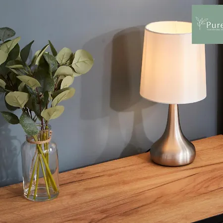 Luxury 5-bedroom House Sleeps 9 With Private Garden By Purestay Nyaraló *