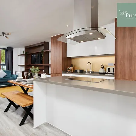 Luxury 5-bedroom House Sleeps 9 With Private Garden By Purestay * مانشستر