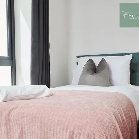 Luxury 5-bedroom House Sleeps 9 With Private Garden By Purestay Nyaraló Manchester