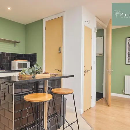 Comfortable House In Near Etihad - Sleeps 8 With Free Parking By Purestay Manchester