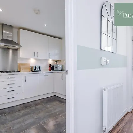Amazing Four Bed House At Purestay Short Lets & Serviced Near Etihad With Parking