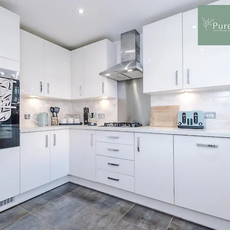 Amazing Four Bed House At Purestay Short Lets & Serviced Near Etihad With Parking Nyaraló *