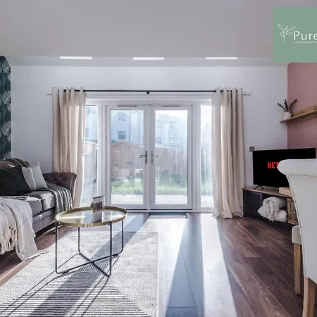 Nyaraló Amazing Four Bed House At Purestay Short Lets & Serviced Near Etihad With Parking Manchester