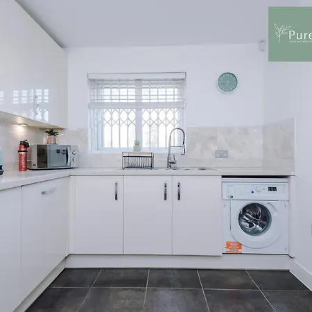 Amazing Four Bed House At Purestay Short Lets & Serviced Near Etihad With Parking Manchester