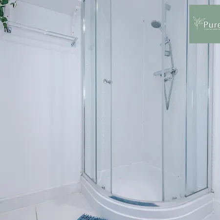 Amazing Four Bed House At Purestay Short Lets & Serviced Near Etihad With Parking