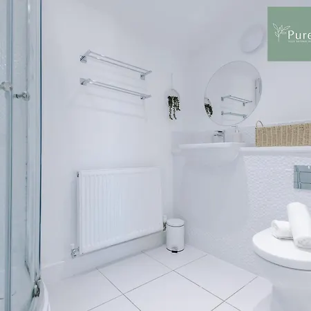 Amazing Four Bed House At Purestay Short Lets & Serviced Near Etihad With Parking