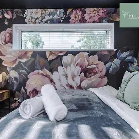 Amazing Four Bed House At Purestay Short Lets & Serviced Near Etihad With Parking Nyaraló Manchester