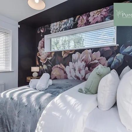Amazing Four Bed House At Purestay Short Lets & Serviced Near Etihad With Parking Manchester