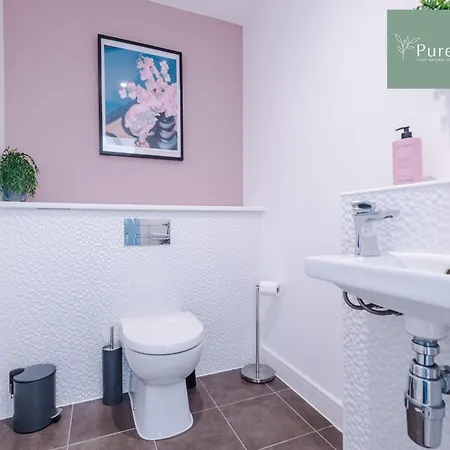 Stunning House In For Business & Leisure - Wi-fi & Parking By Purestay Serviced Manchester