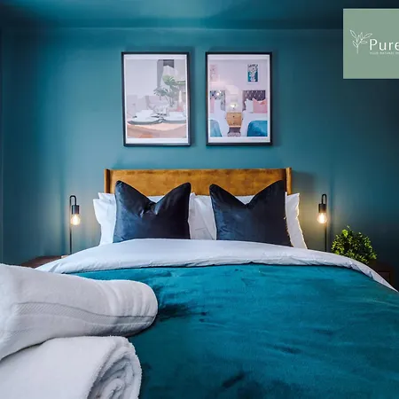 Stunning House In For Business & Leisure - Wi-fi & Parking By Purestay Serviced Villa *