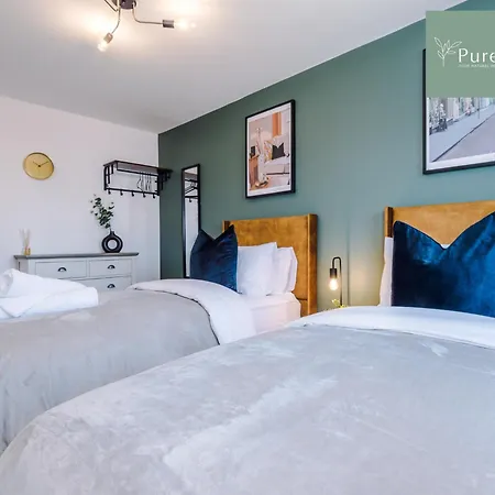 Stunning House In For Business & Leisure - Wi-fi & Parking By Purestay Serviced Villa