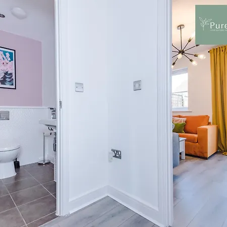 Stunning House In For Business & Leisure - Wi-fi & Parking By Purestay Serviced *