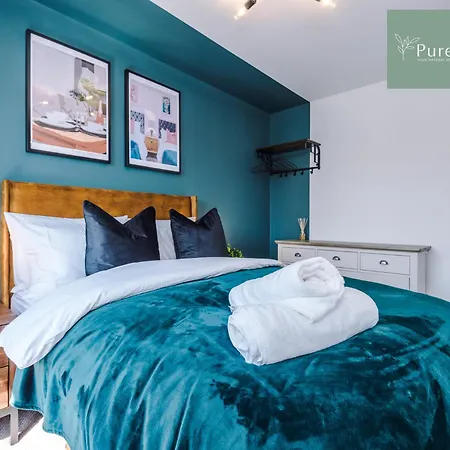 Villa Stunning House In For Business & Leisure - Wi-fi & Parking By Purestay Serviced