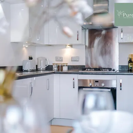 Stunning House In For Business & Leisure - Wi-fi & Parking By Purestay Serviced Manchester