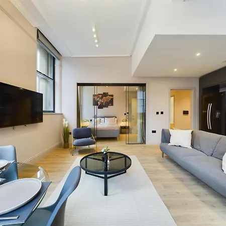 Luxury Stunning 2bedroom Centre דירה *