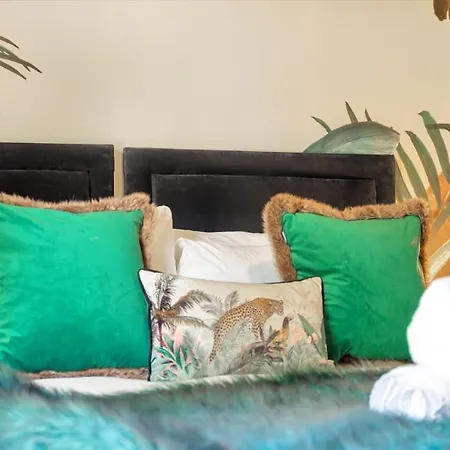 Free Parking Luxury Safari House *