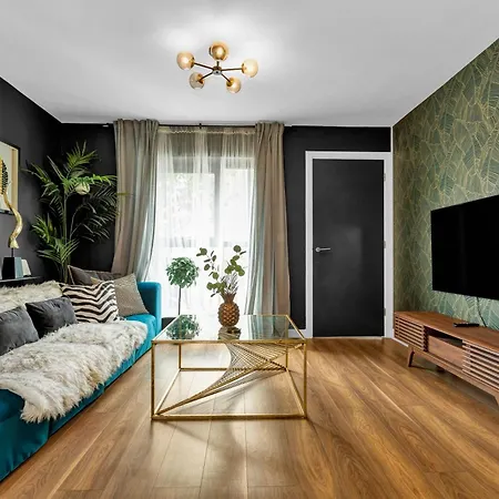 Free Parking Luxury Safari House * Manchester