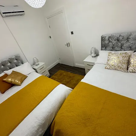 2 Bedroom Flat Close To City, Stadium And Coop Arena Manchester