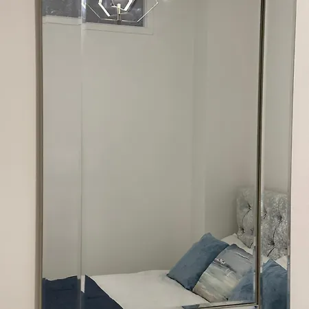 2 Bedroom Flat Close To City, Stadium And Coop Arena *