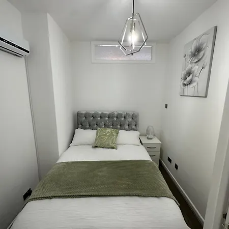 Appartement 2 Bedroom Flat Close To City, Stadium And Coop Arena *