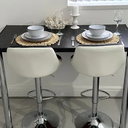 2 Bedroom Flat Close To City, Stadium And Coop Arena