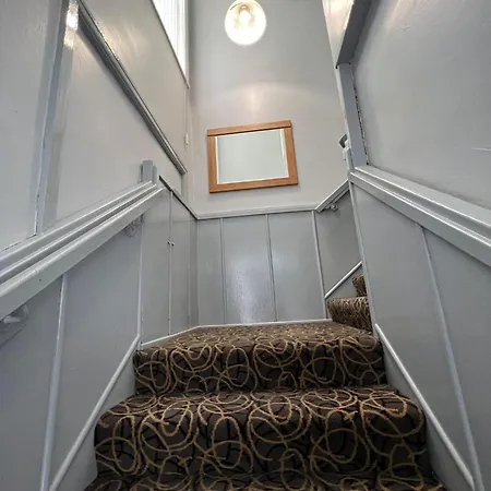 Assheton Hotel 2*