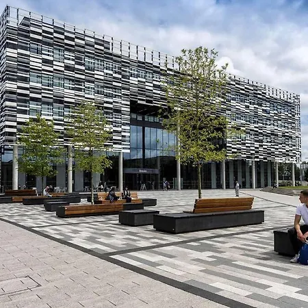 Centre Apartment, Skyline View